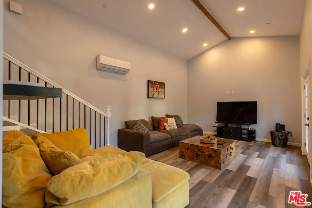 18404 Arminta Street, Reseda, California 91335 home-pic-24